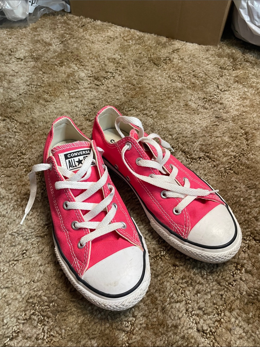 Converse Pink Low Top Sneakers Juniors Size 4/ Woman’s Size 6